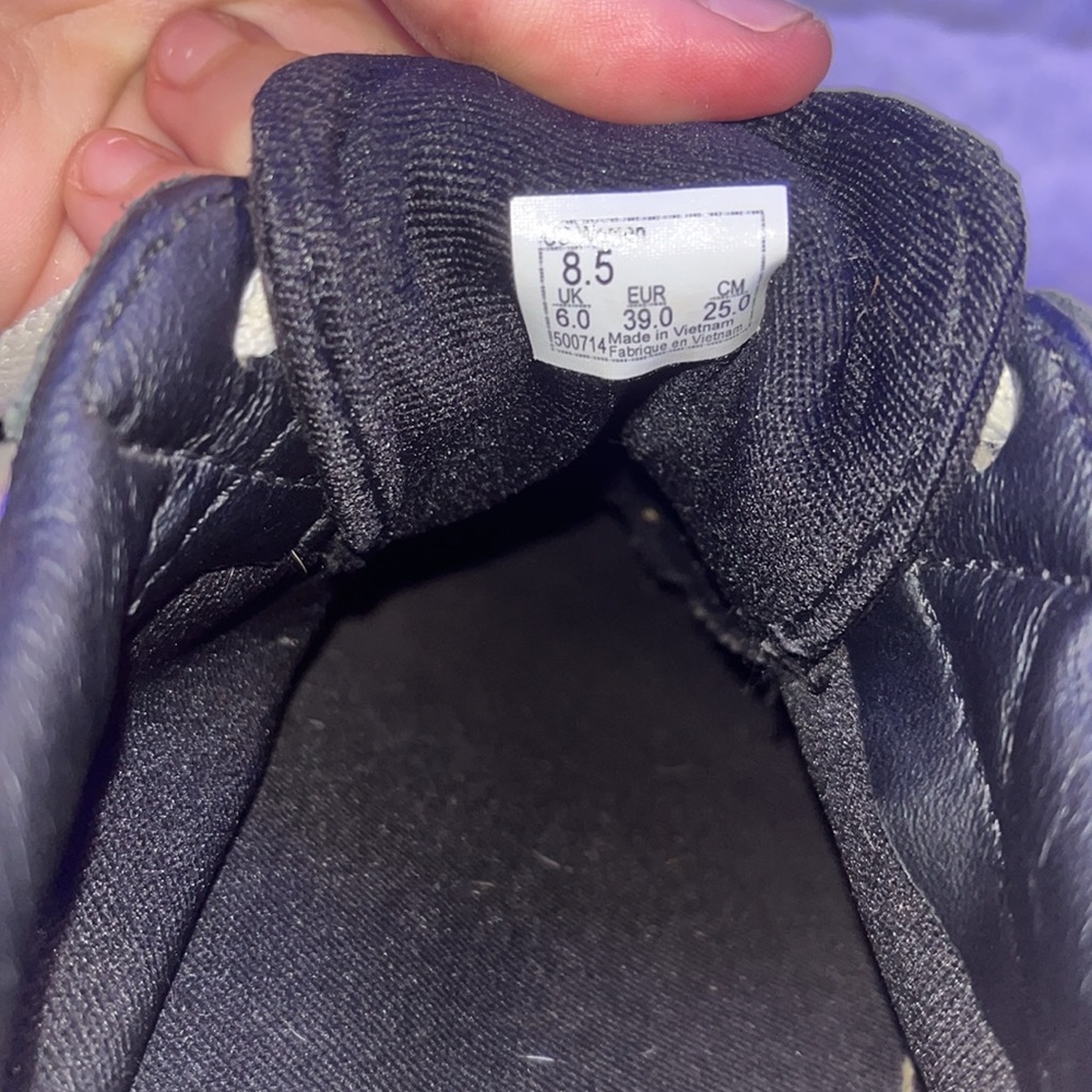 Vans - Picture 2 of 2